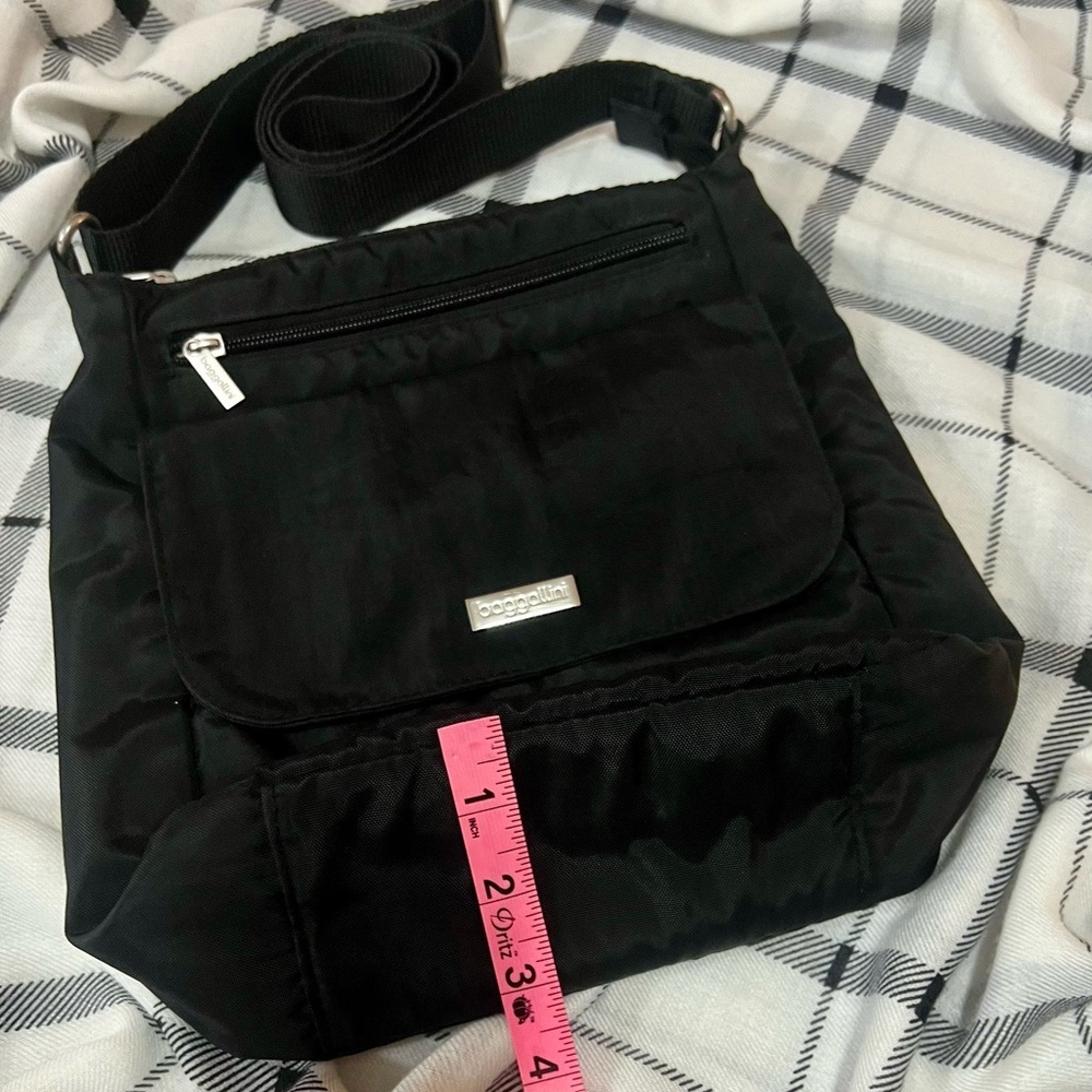 Baggallini Black Crossbody Bag - Picture 5 of 10